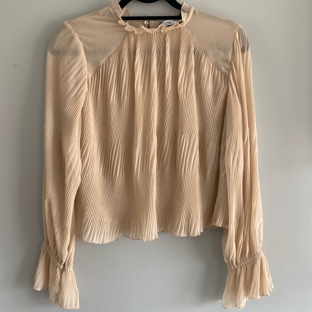 Zara blouse in light beige